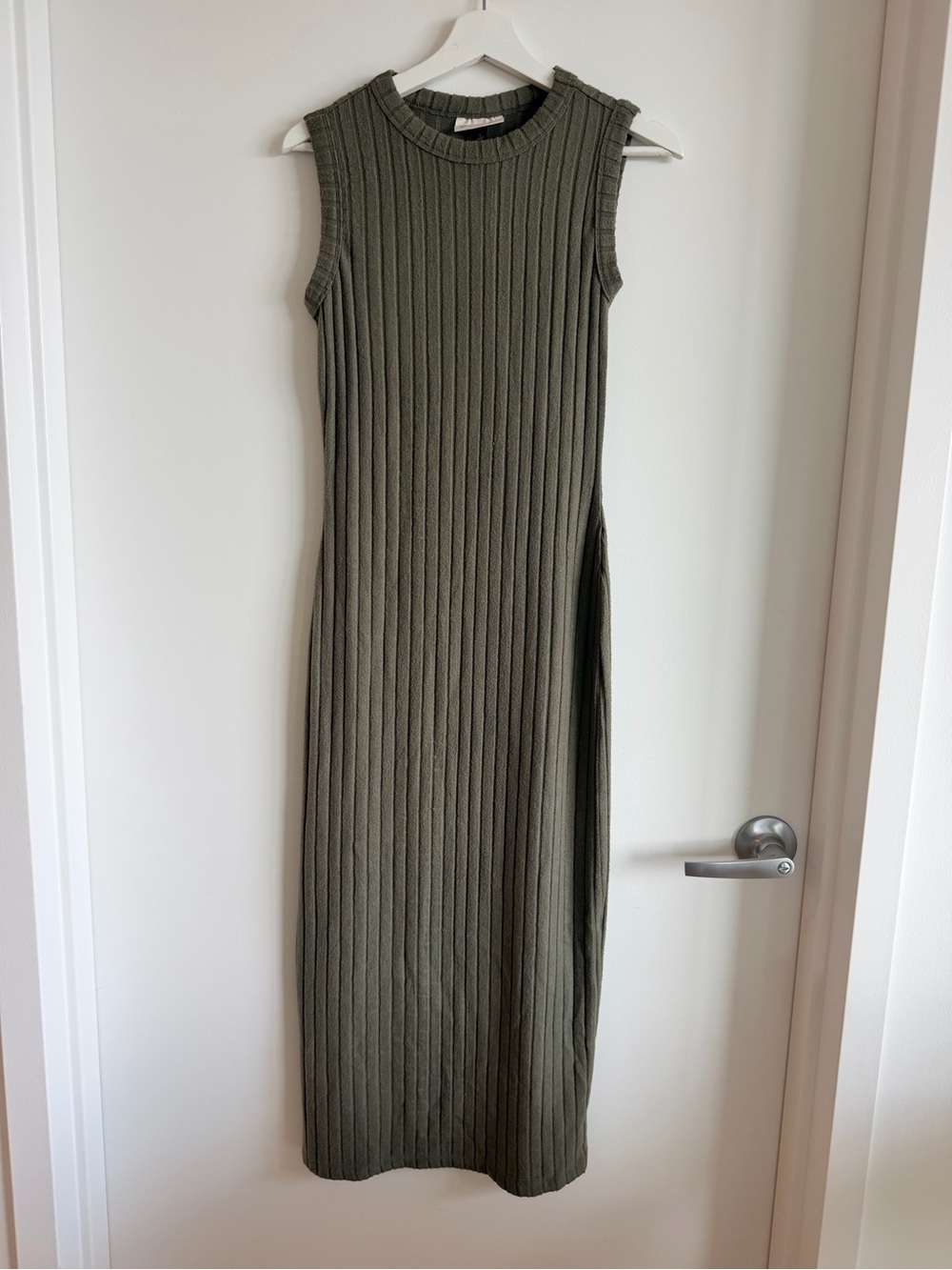 NWOT Sleeveless Ribbed Midi Dress in Olive Green Small